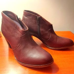 Johnston and Murphy Western-style ankle boot
